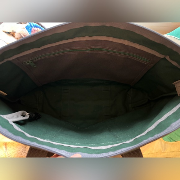 Patzbagz colorblock tote with top zipper. Brand new. - Picture 3 of 3